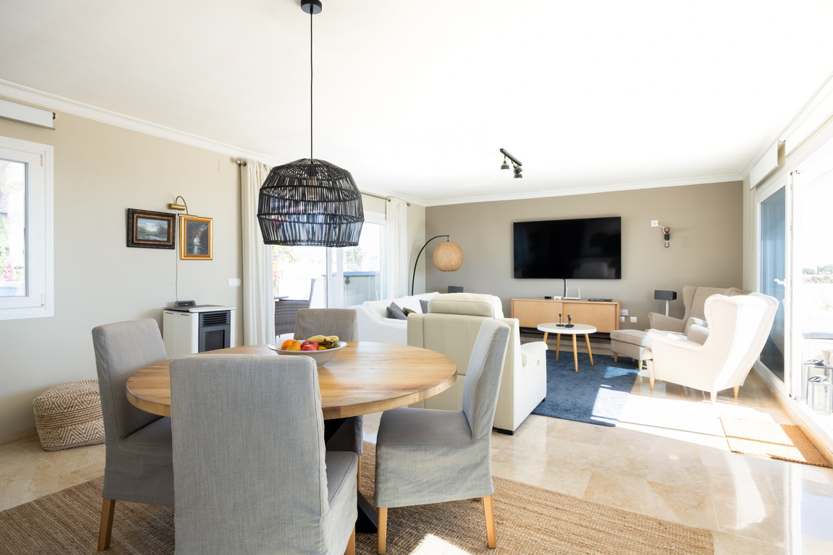 2 Bed Apartment for sale in El Paraiso Costa Del Sol, Málaga, Spain