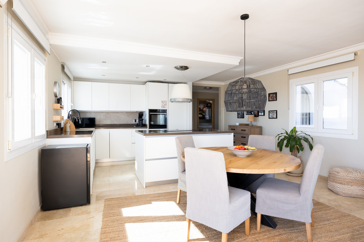 2 Bed Apartment for sale in El Paraiso Costa Del Sol, Málaga, Spain