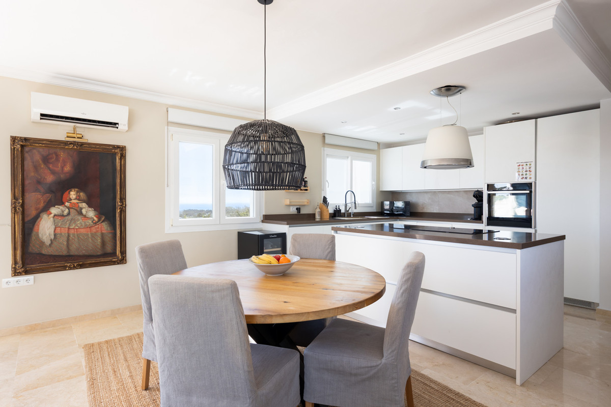 2 Bed Apartment for sale in El Paraiso Costa Del Sol, Málaga, Spain
