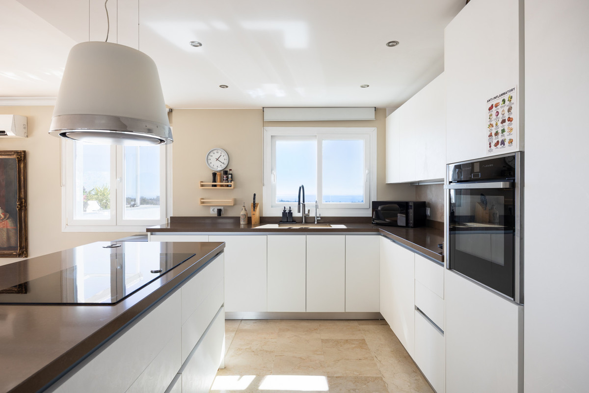 2 Bed Apartment for sale in El Paraiso Costa Del Sol, Málaga, Spain