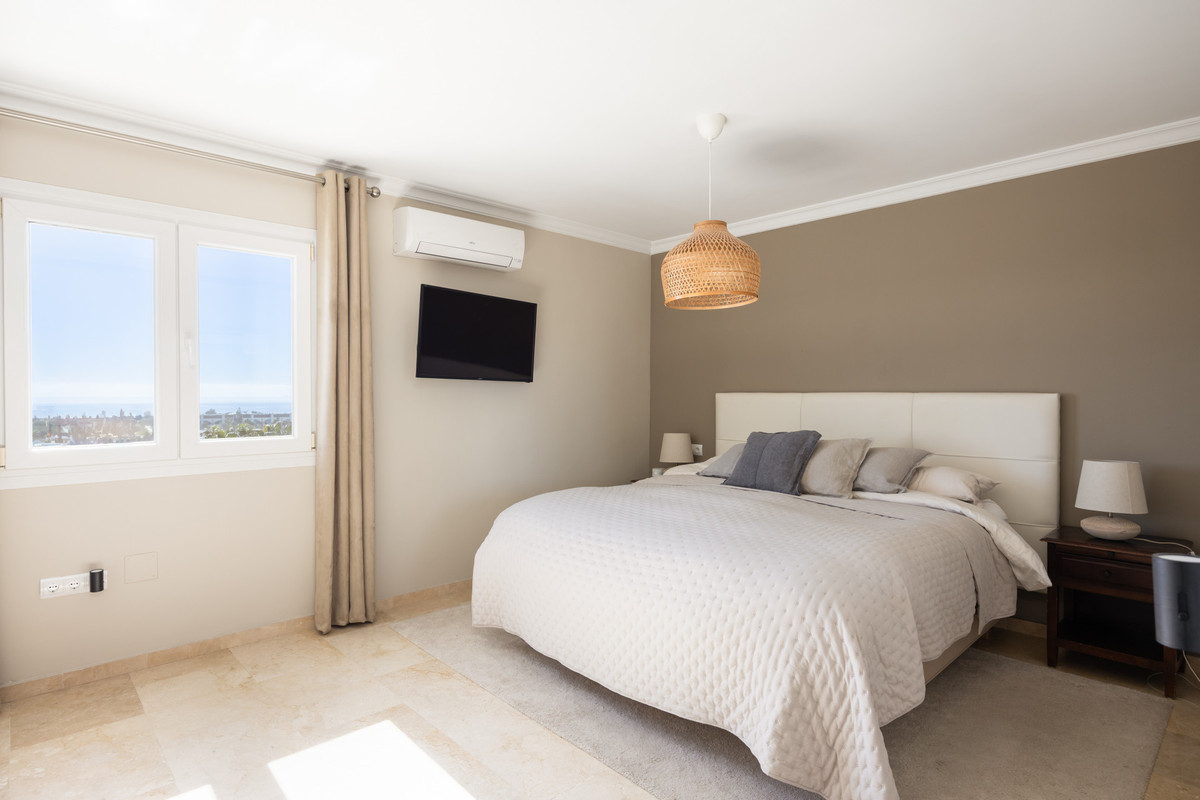 2 Bed Apartment for sale in El Paraiso Costa Del Sol, Málaga, Spain