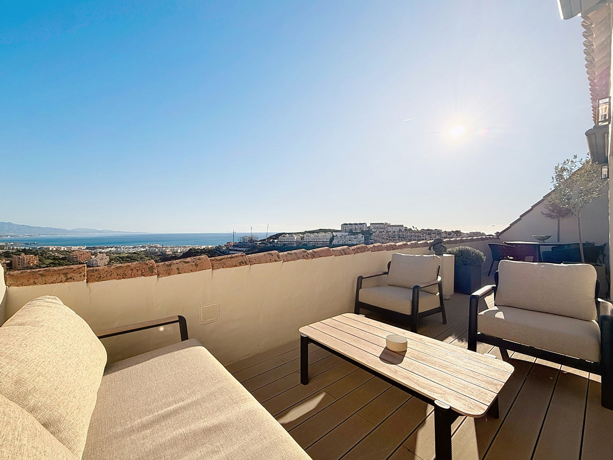 3 Bed Apartment for sale in La Duquesa Costa Del Sol, Málaga, Spain