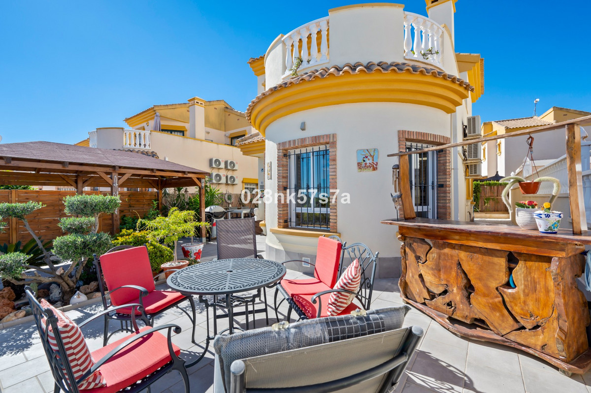 Se vende Villa - Chalet de 3 dormitorios en Costa Blanca, Alicante, España