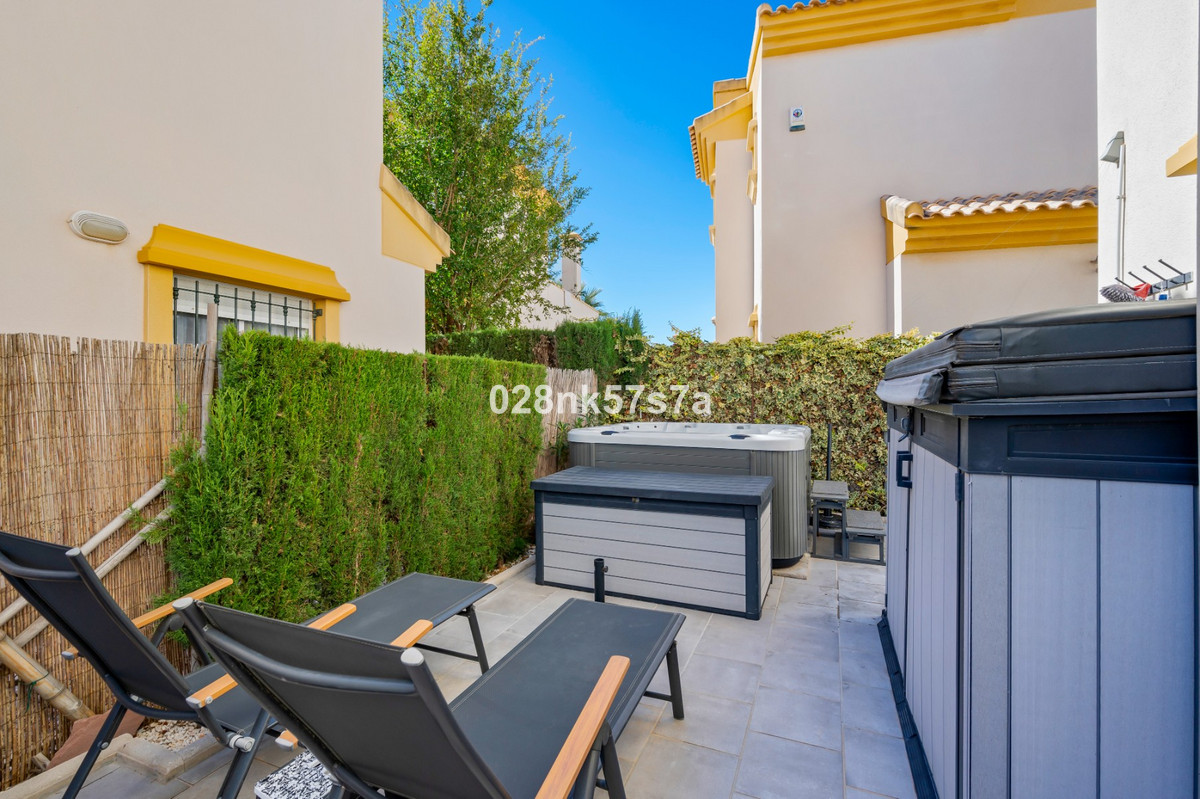 Se vende Villa - Chalet de 3 dormitorios en Costa Blanca, Alicante, España