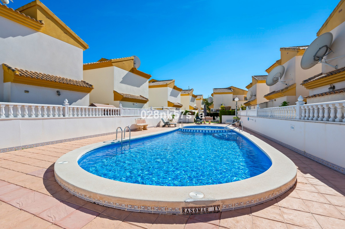 Se vende Villa - Chalet de 3 dormitorios en Costa Blanca, Alicante, España