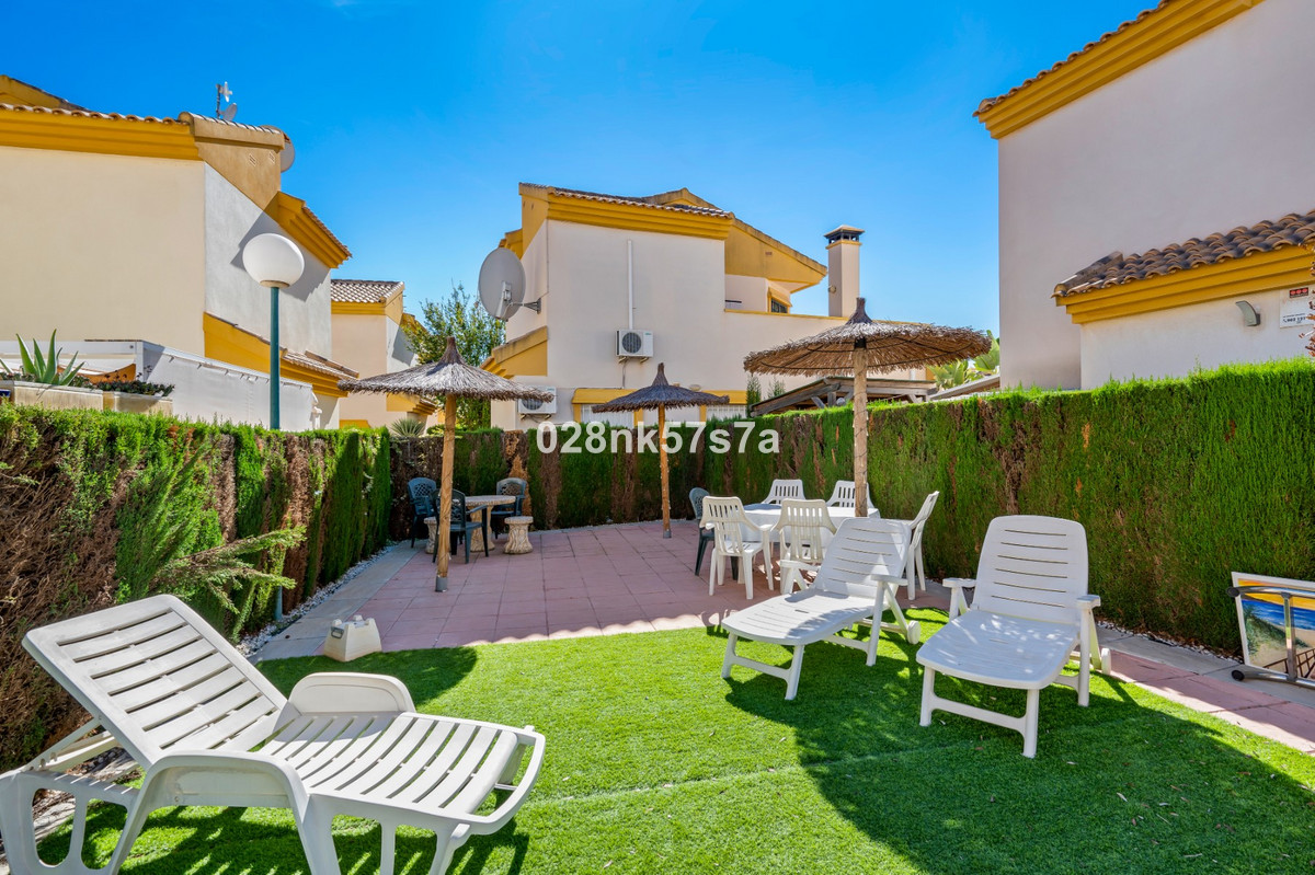 Se vende Villa - Chalet de 3 dormitorios en Costa Blanca, Alicante, España