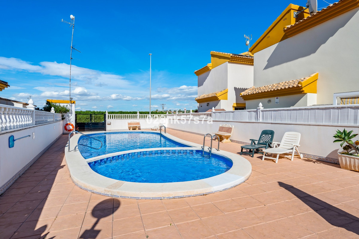 Se vende Villa - Chalet de 3 dormitorios en Costa Blanca, Alicante, España