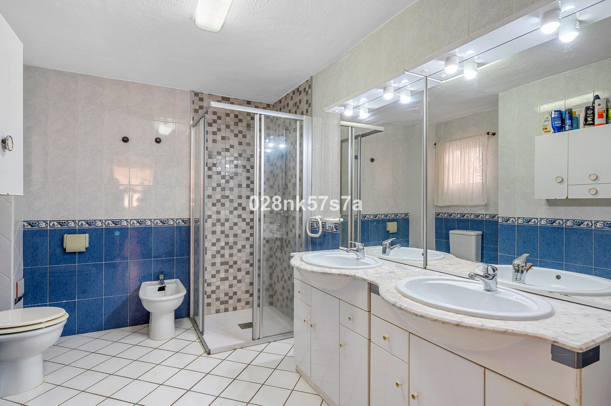 Se vende Villa - Chalet de 4 dormitorios en Costa Blanca, Alicante, España