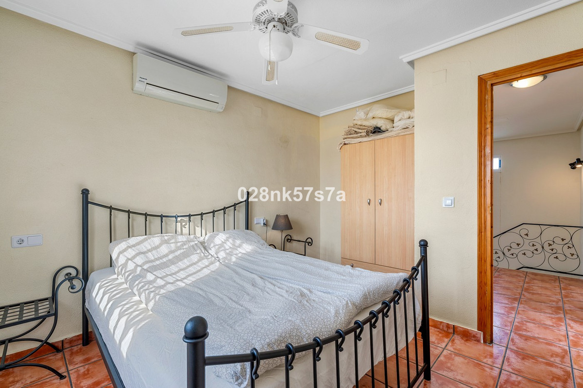 Se vende Villa - Chalet de 4 dormitorios en Costa Blanca, Alicante, España