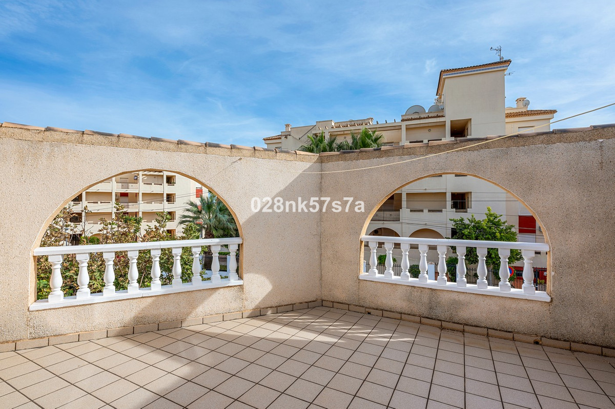 Se vende Villa - Chalet de 4 dormitorios en Costa Blanca, Alicante, España