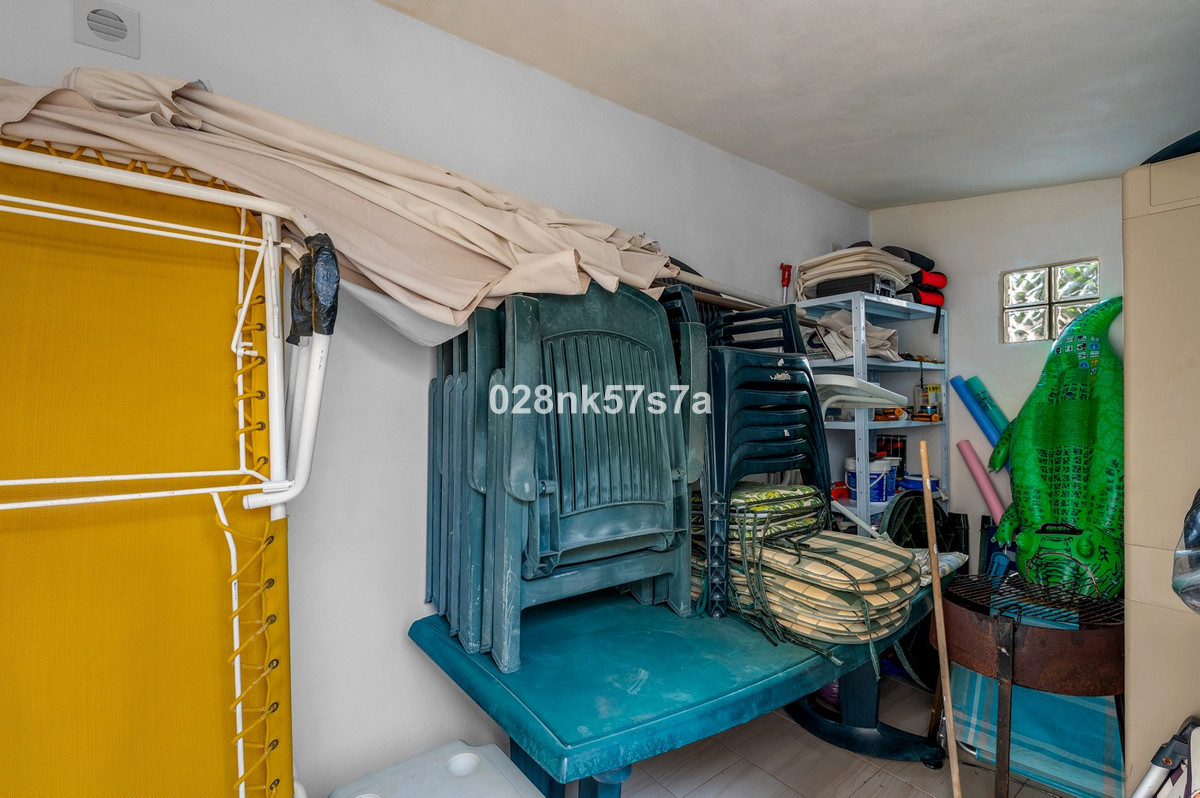 Se vende Villa - Chalet de 4 dormitorios en Costa Blanca, Alicante, España