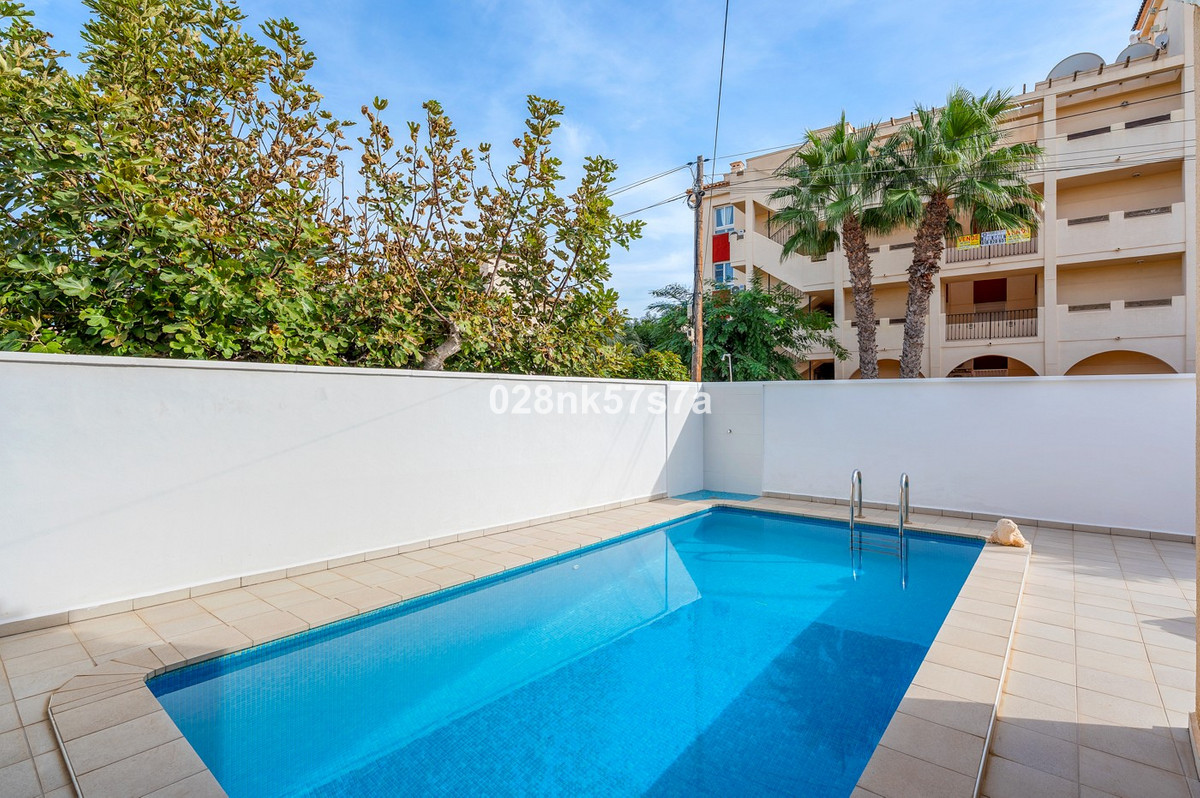 Se vende Villa - Chalet de 4 dormitorios en Costa Blanca, Alicante, España