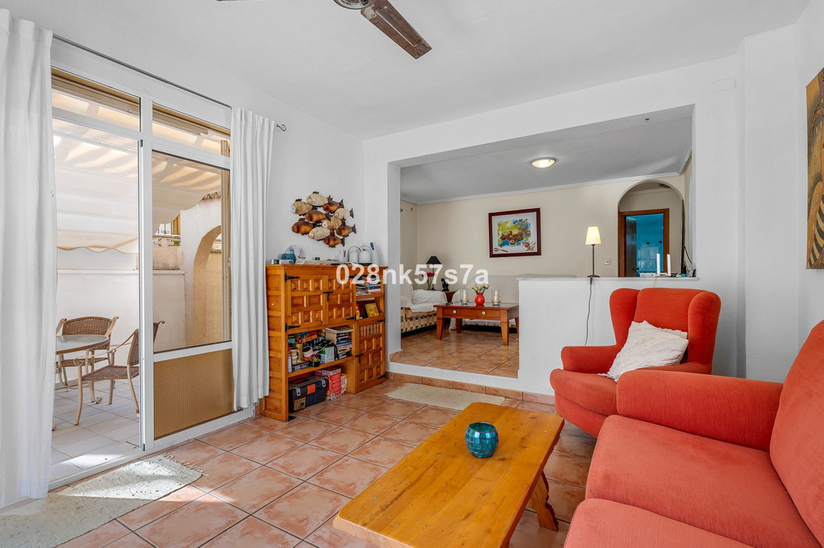 Se vende Villa - Chalet de 4 dormitorios en Costa Blanca, Alicante, España