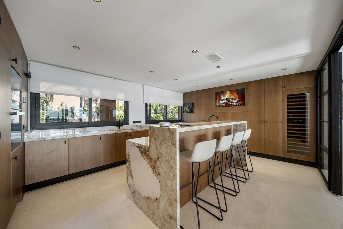 3 Bed Apartment for sale in Nueva Andalucía Costa Del Sol, Málaga, Spain