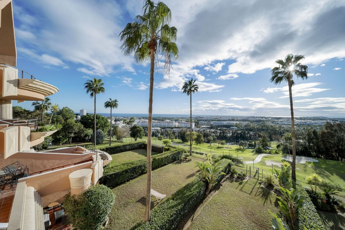 3 Bed Apartment for sale in Nueva Andalucía Costa Del Sol, Málaga, Spain