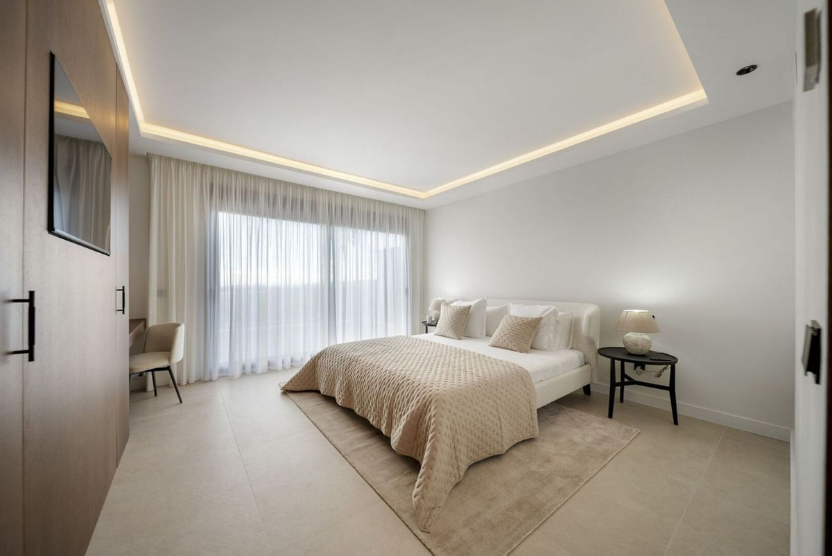 3 Bed Apartment for sale in Nueva Andalucía Costa Del Sol, Málaga, Spain