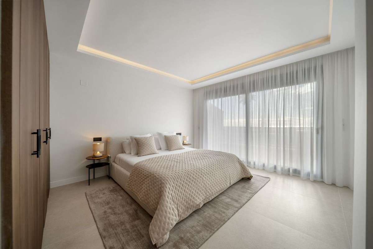 3 Bed Apartment for sale in Nueva Andalucía Costa Del Sol, Málaga, Spain