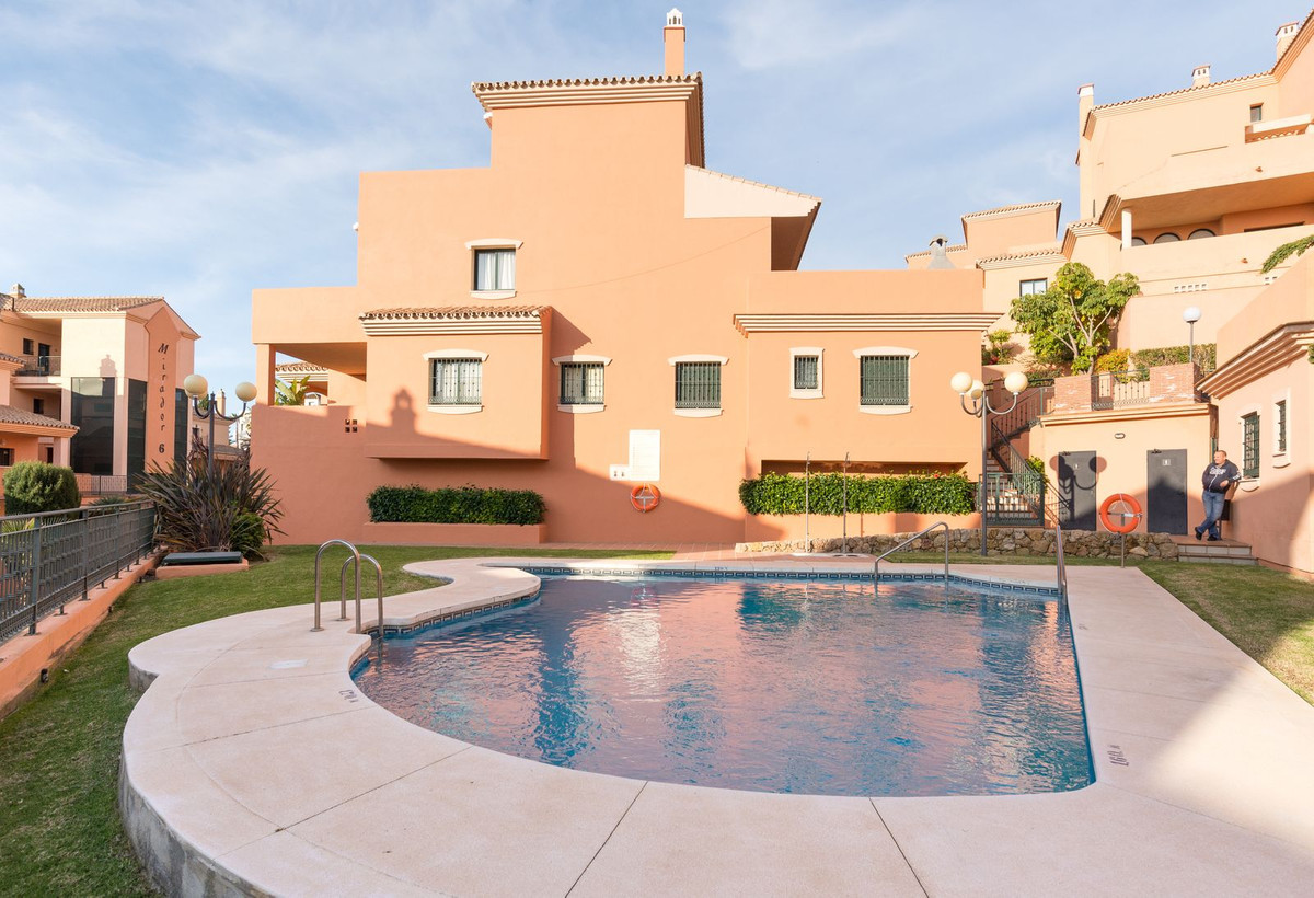 4 Bed Apartment for sale in Elviria Costa Del Sol, Málaga, Spain