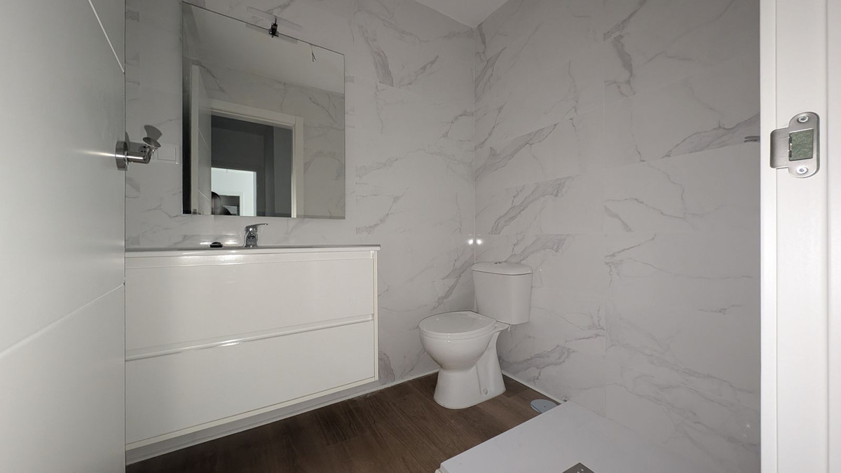 Se vende Apartamento Planta Media de 2 dormitorios en Costa Del Sol, Málaga, España