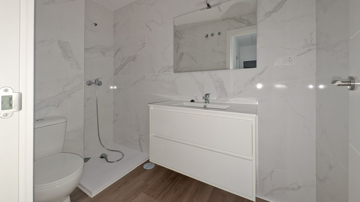 Se vende Apartamento Planta Media de 2 dormitorios en Costa Del Sol, Málaga, España
