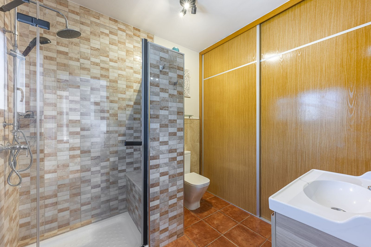 Se vende Villa - Chalet de 3 dormitorios en Costa Del Sol, Málaga, España