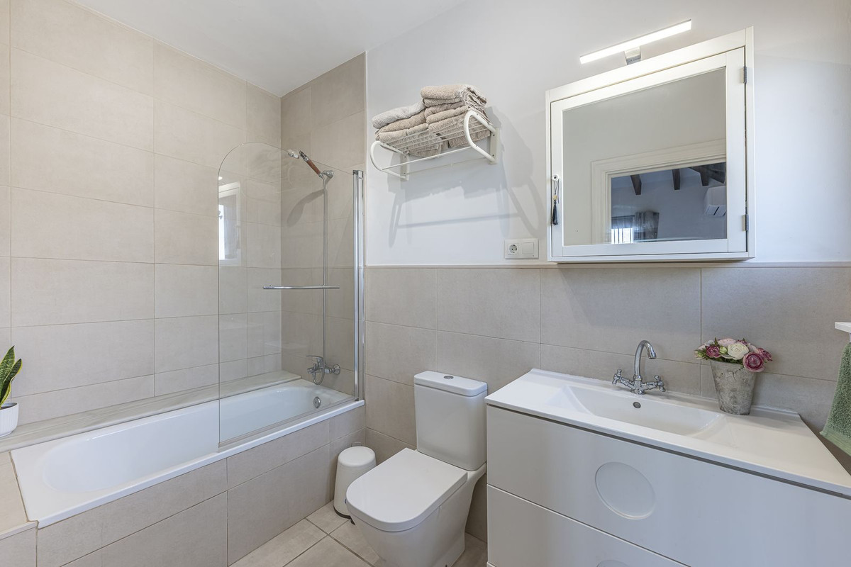 Se vende Villa - Chalet de 3 dormitorios en Costa Del Sol, Málaga, España