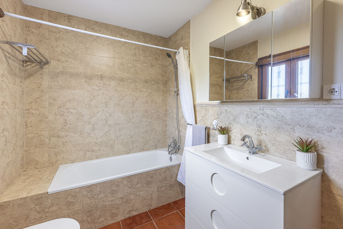Se vende Villa - Chalet de 3 dormitorios en Costa Del Sol, Málaga, España