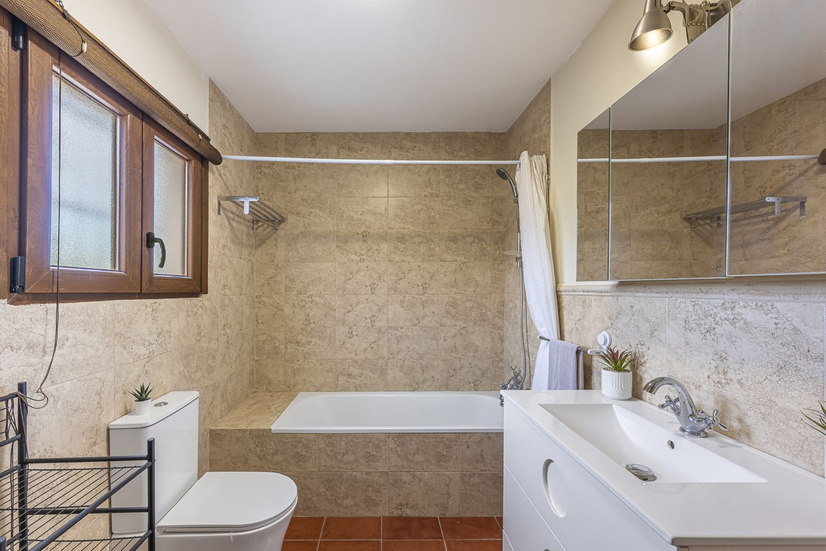 Se vende Villa - Chalet de 3 dormitorios en Costa Del Sol, Málaga, España