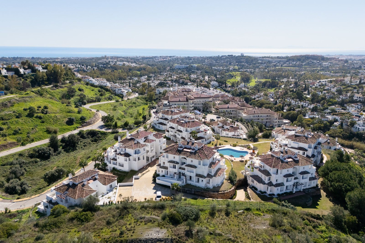 2 Bed Apartment for sale in Nueva Andalucía Costa Del Sol, Málaga, Spain