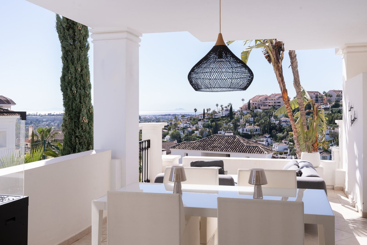 2 Bed Apartment for sale in Nueva Andalucía Costa Del Sol, Málaga, Spain