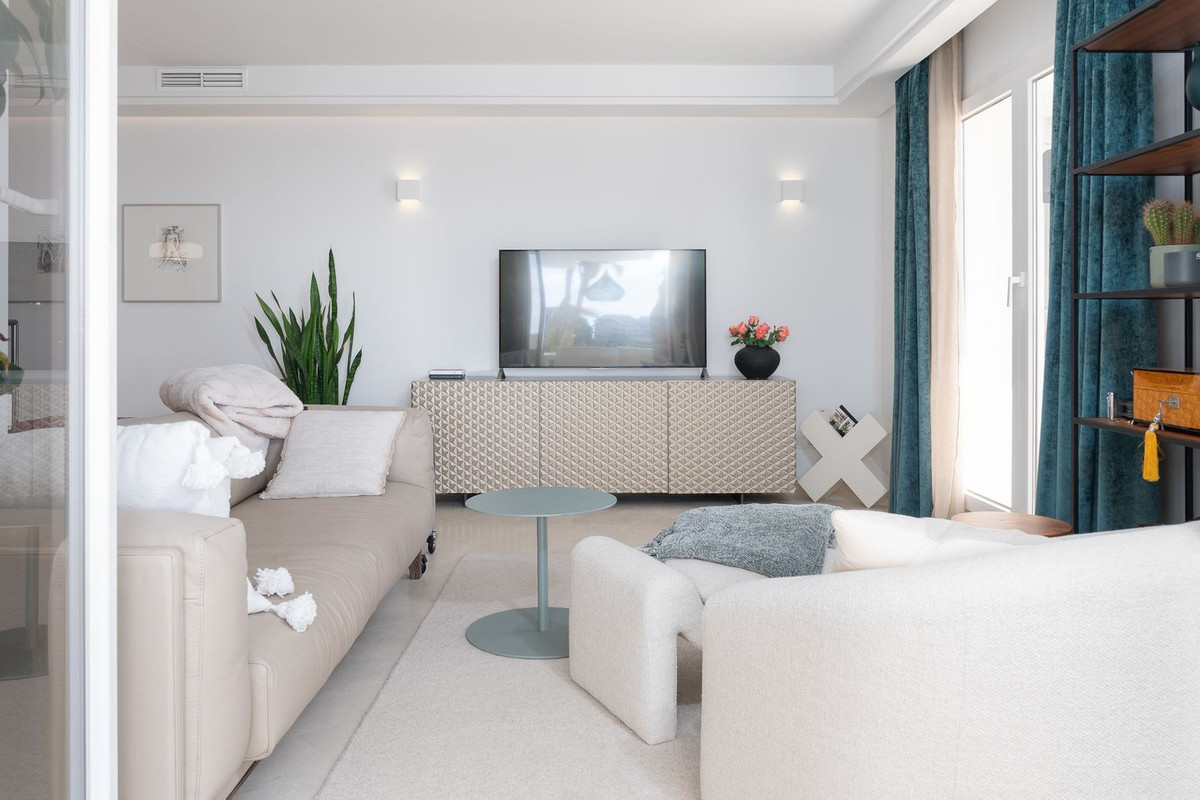 2 Bed Apartment for sale in Nueva Andalucía Costa Del Sol, Málaga, Spain
