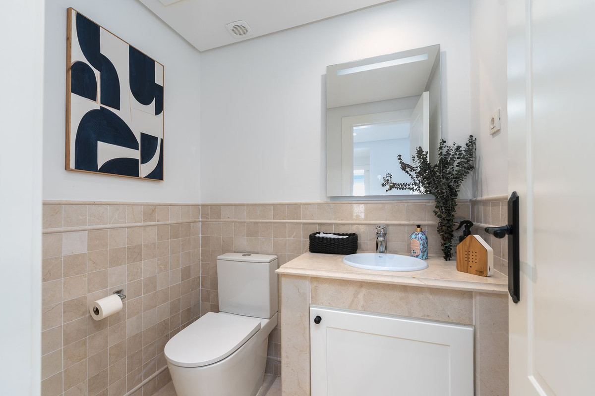 2 Bed Apartment for sale in Nueva Andalucía Costa Del Sol, Málaga, Spain