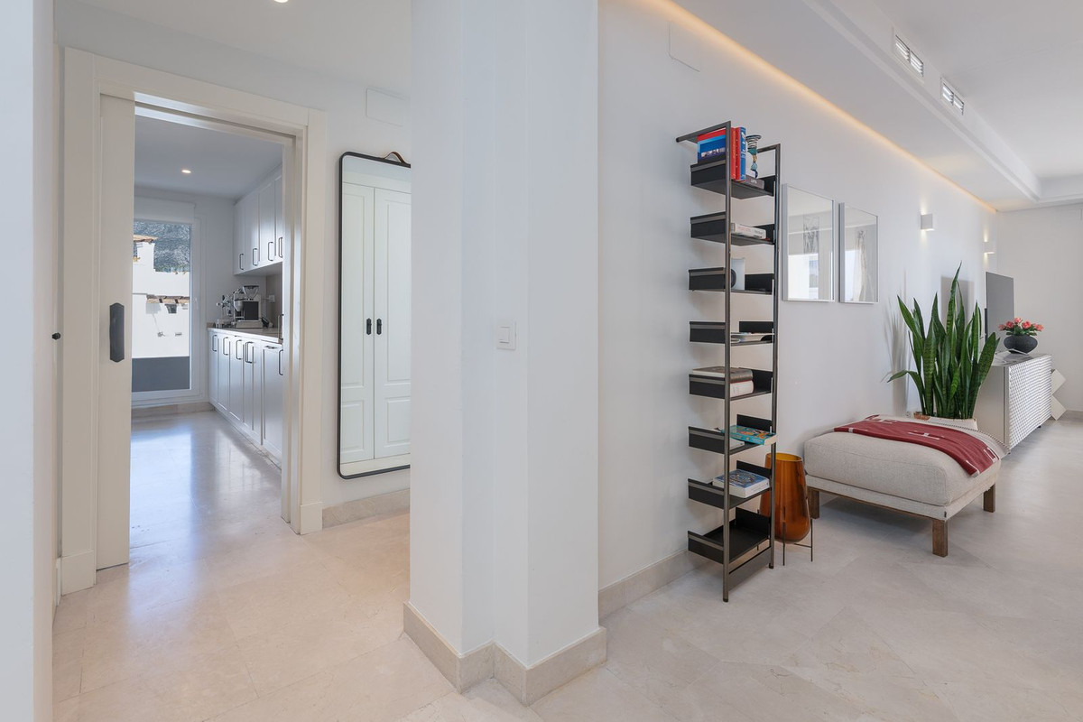 2 Bed Apartment for sale in Nueva Andalucía Costa Del Sol, Málaga, Spain