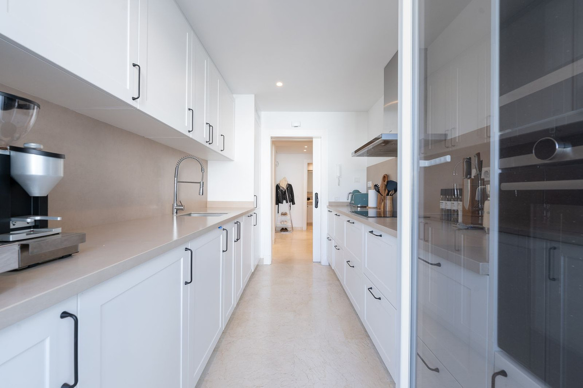 2 Bed Apartment for sale in Nueva Andalucía Costa Del Sol, Málaga, Spain