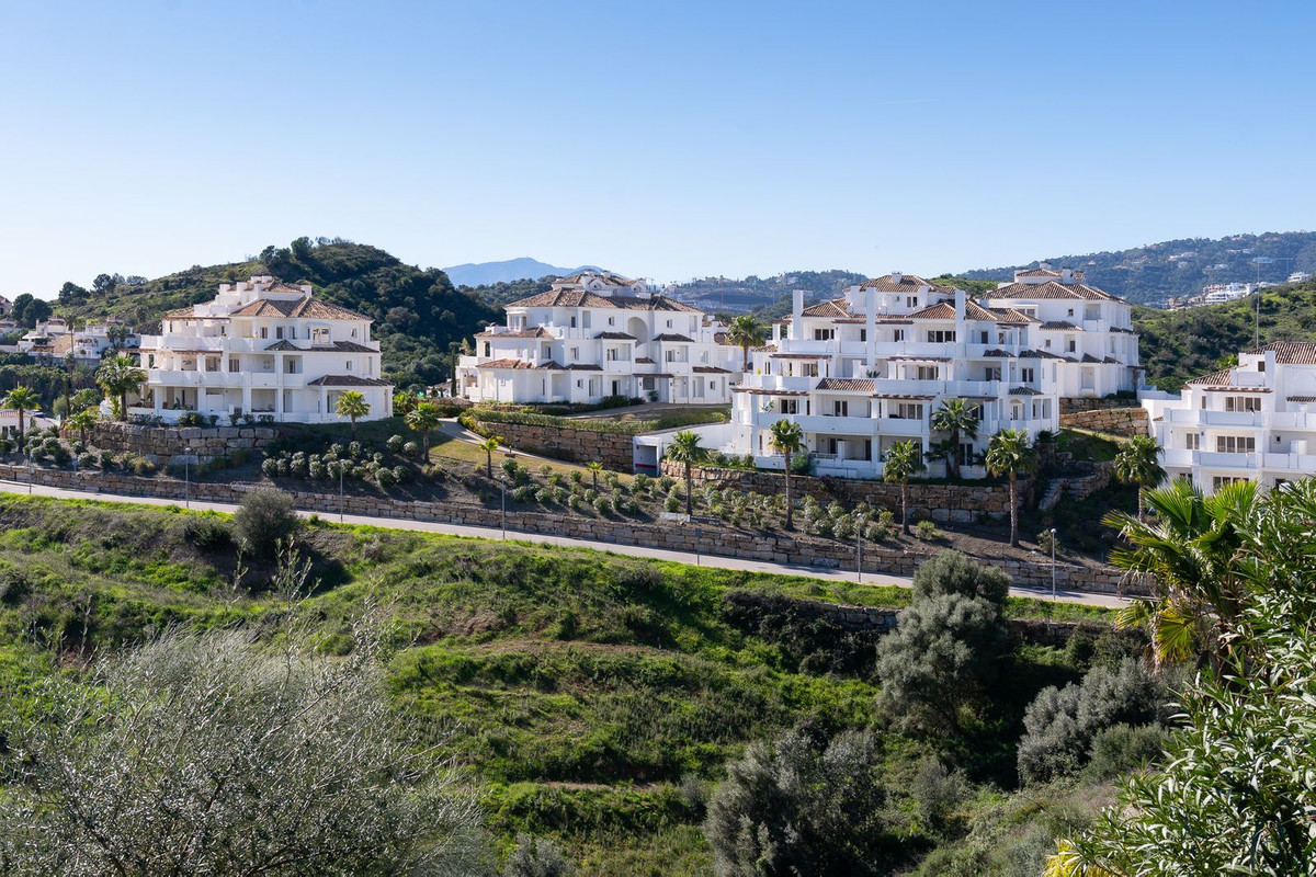 2 Bed Apartment for sale in Nueva Andalucía Costa Del Sol, Málaga, Spain