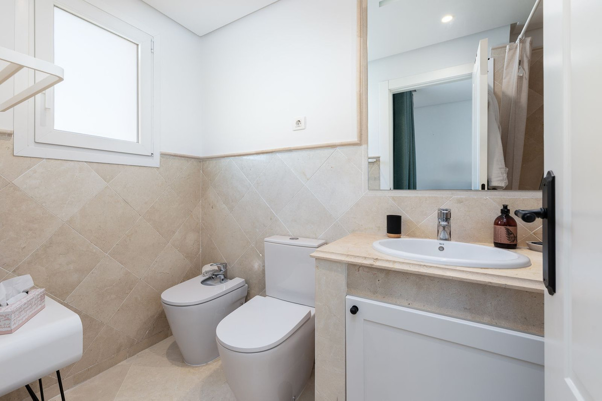 2 Bed Apartment for sale in Nueva Andalucía Costa Del Sol, Málaga, Spain