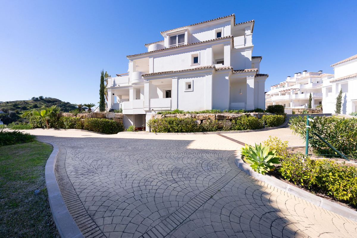 2 Bed Apartment for sale in Nueva Andalucía Costa Del Sol, Málaga, Spain