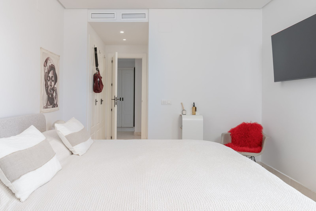 2 Bed Apartment for sale in Nueva Andalucía Costa Del Sol, Málaga, Spain