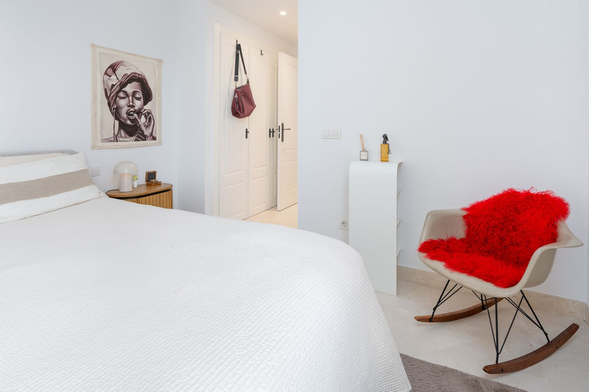 2 Bed Apartment for sale in Nueva Andalucía Costa Del Sol, Málaga, Spain