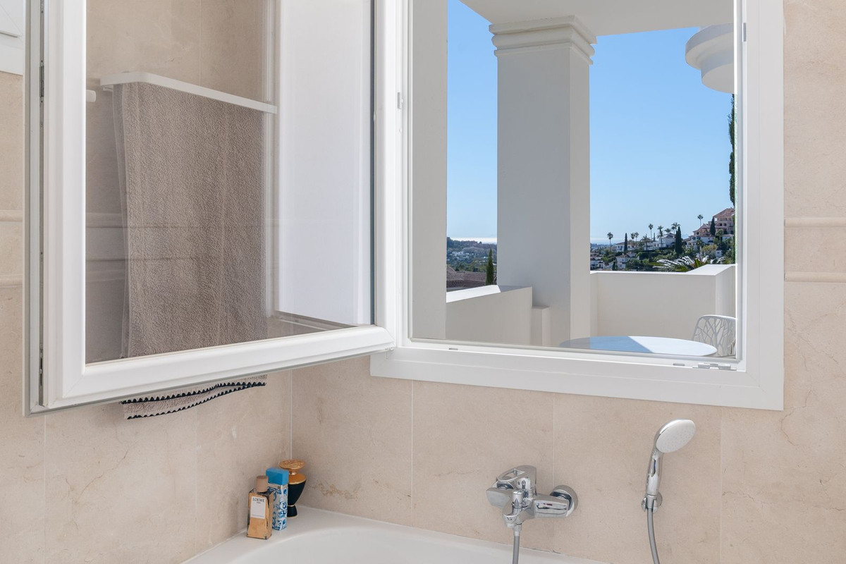 2 Bed Apartment for sale in Nueva Andalucía Costa Del Sol, Málaga, Spain