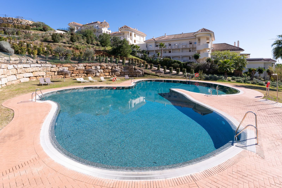 2 Bed Apartment for sale in Nueva Andalucía Costa Del Sol, Málaga, Spain