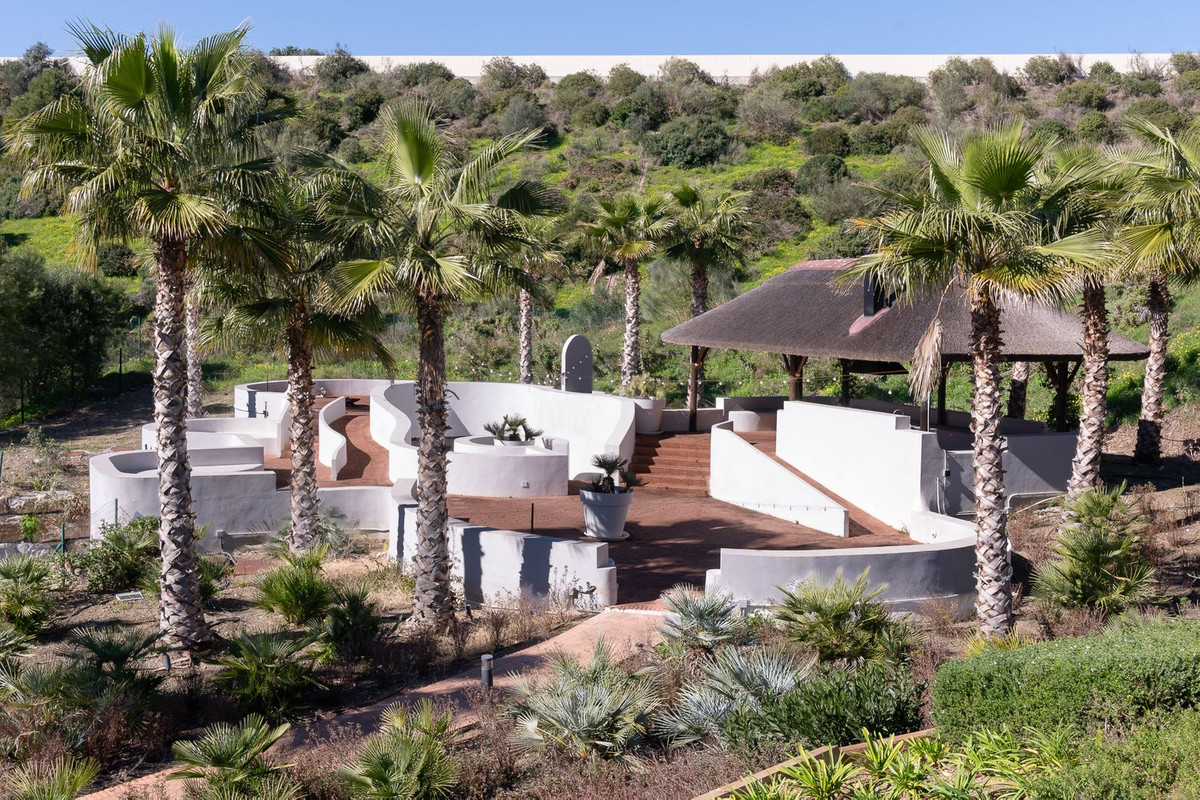 2 Bed Apartment for sale in Nueva Andalucía Costa Del Sol, Málaga, Spain