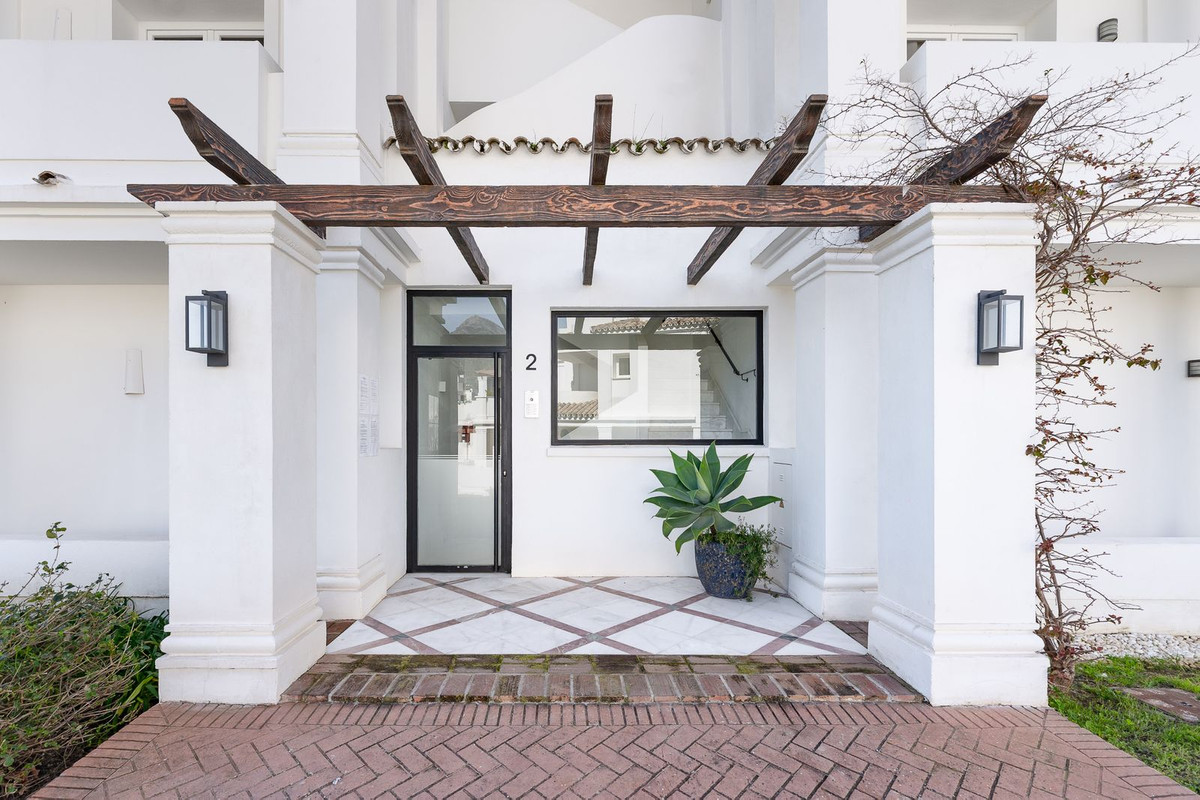 2 Bed Apartment for sale in Nueva Andalucía Costa Del Sol, Málaga, Spain