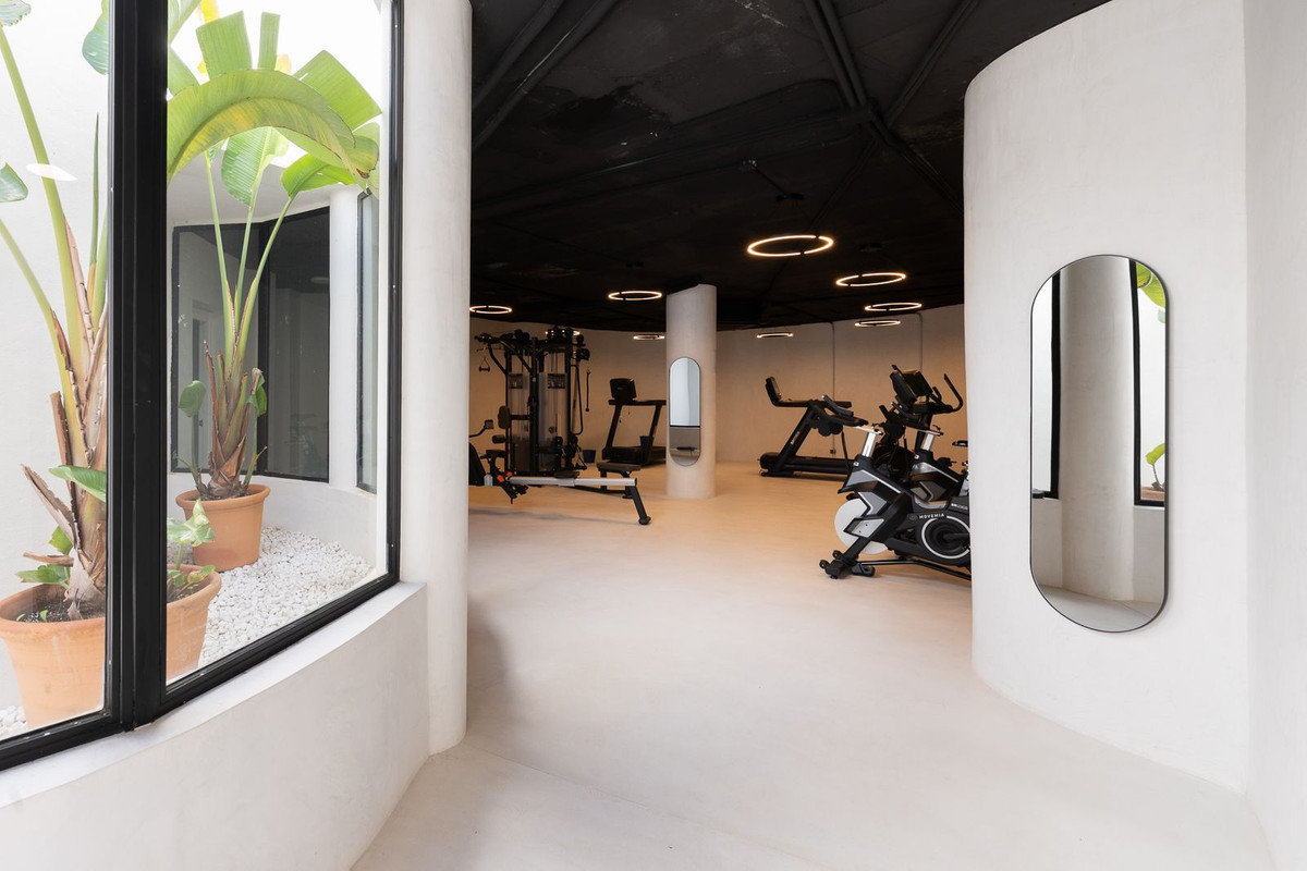2 Bed Apartment for sale in Nueva Andalucía Costa Del Sol, Málaga, Spain