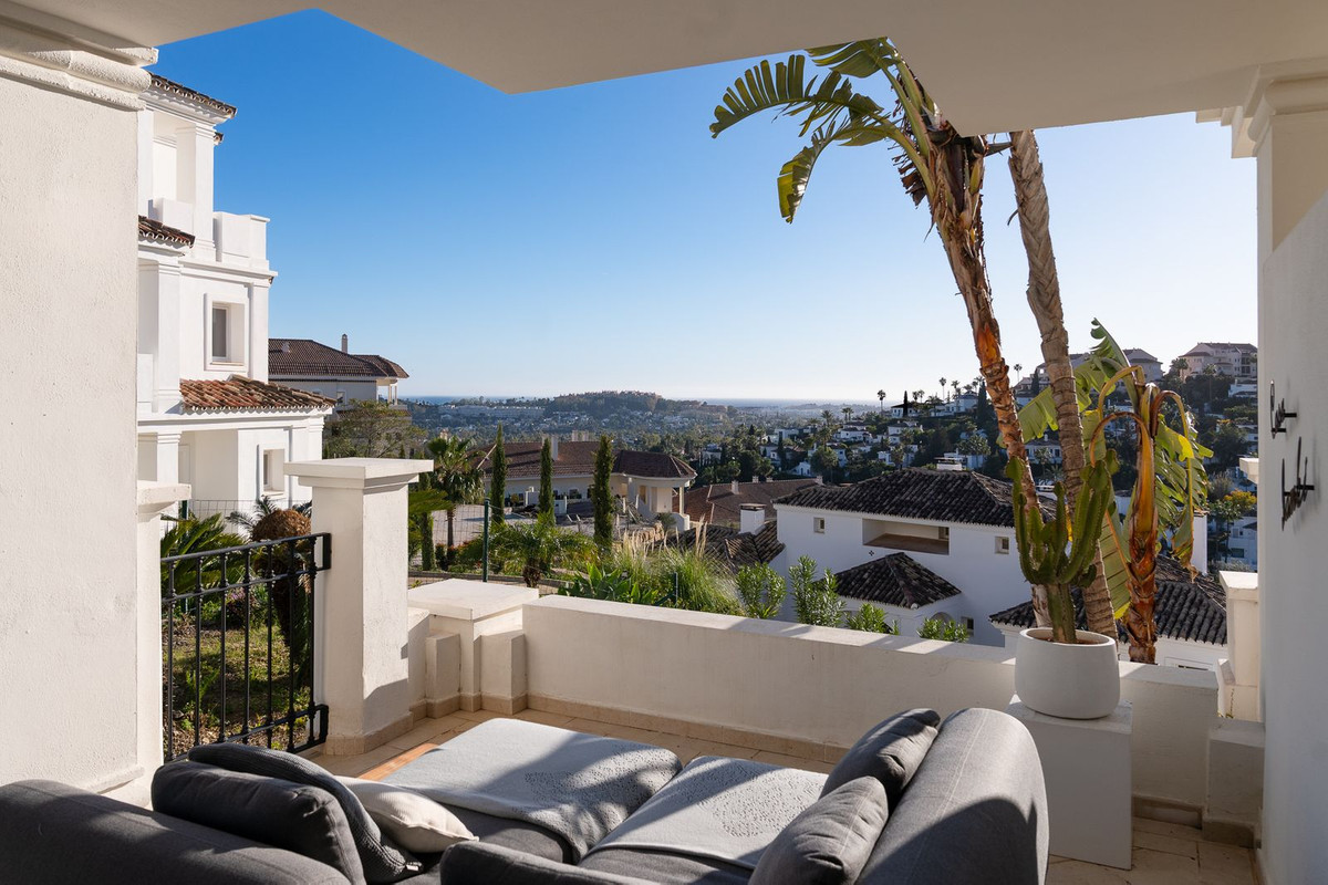 2 Bed Apartment for sale in Nueva Andalucía Costa Del Sol, Málaga, Spain