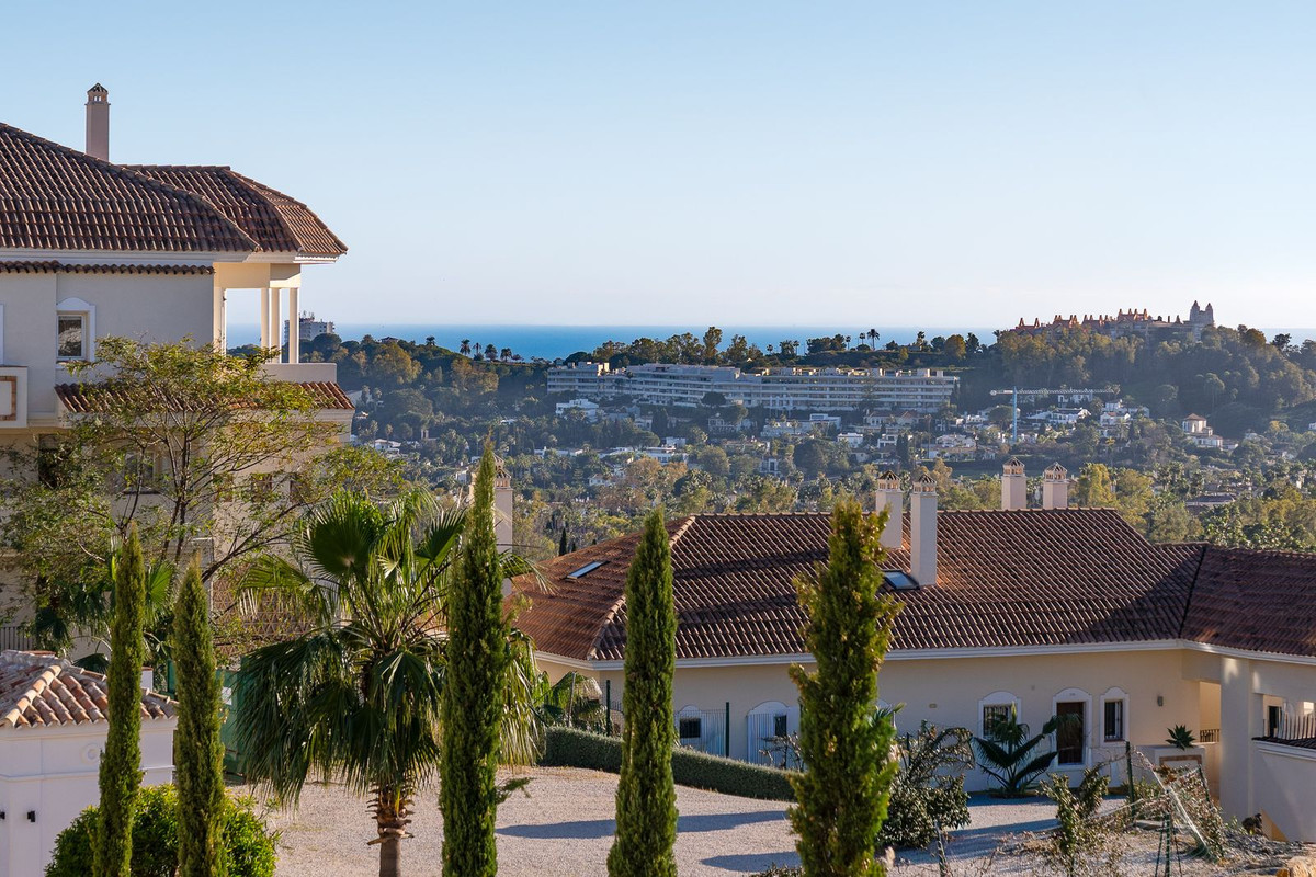 2 Bed Apartment for sale in Nueva Andalucía Costa Del Sol, Málaga, Spain