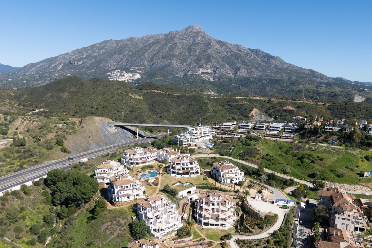2 Bed Apartment for sale in Nueva Andalucía Costa Del Sol, Málaga, Spain
