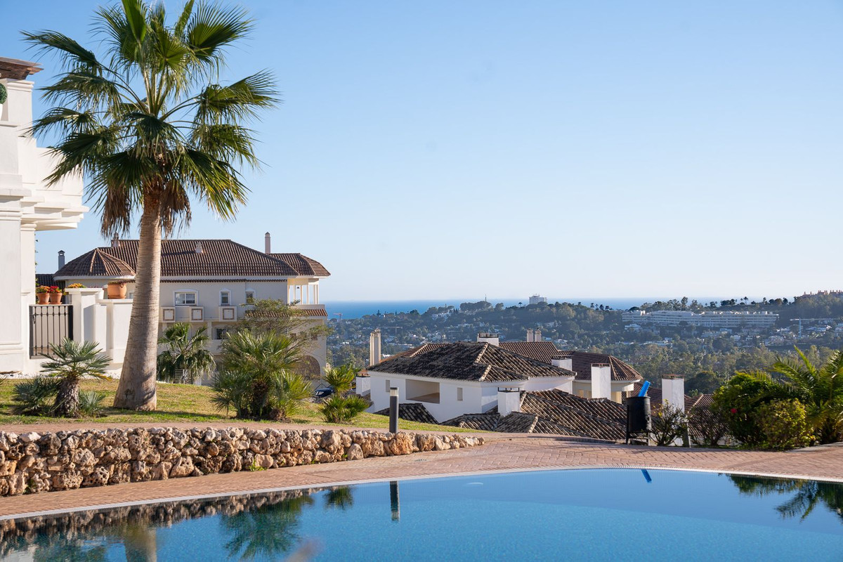 2 Bed Apartment for sale in Nueva Andalucía Costa Del Sol, Málaga, Spain