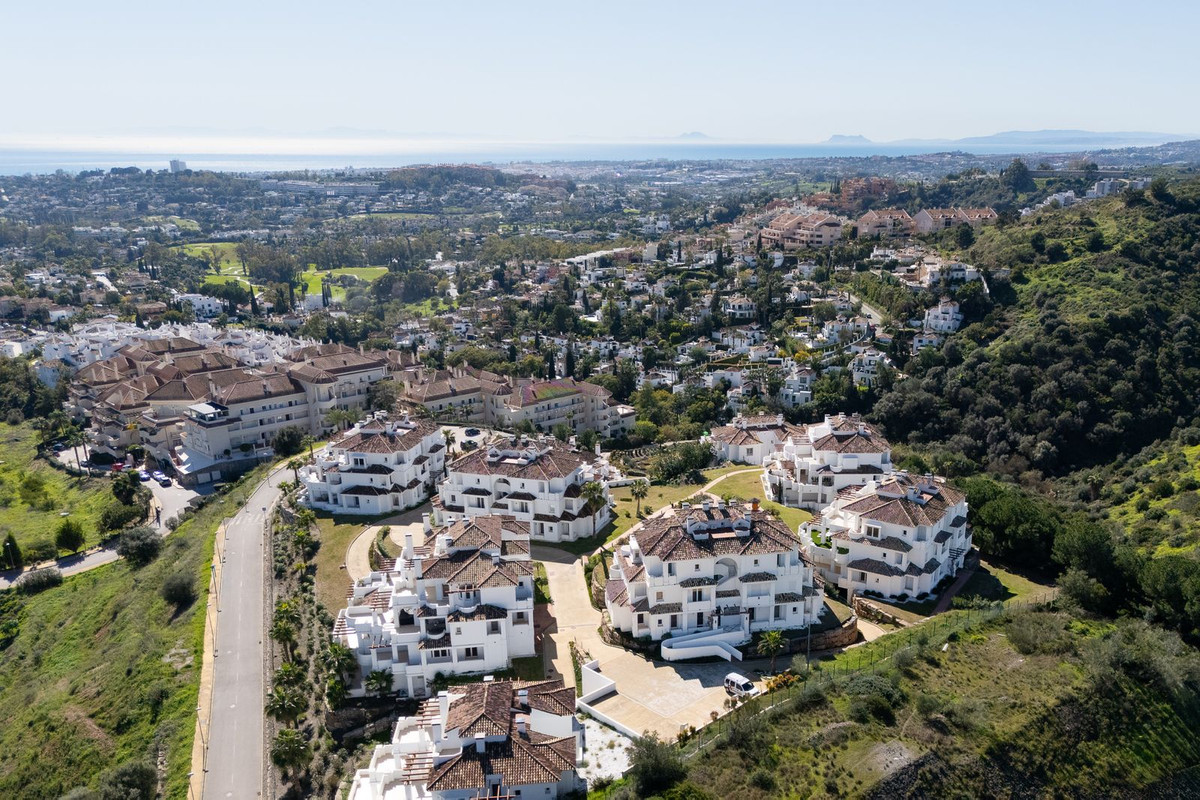 2 Bed Apartment for sale in Nueva Andalucía Costa Del Sol, Málaga, Spain