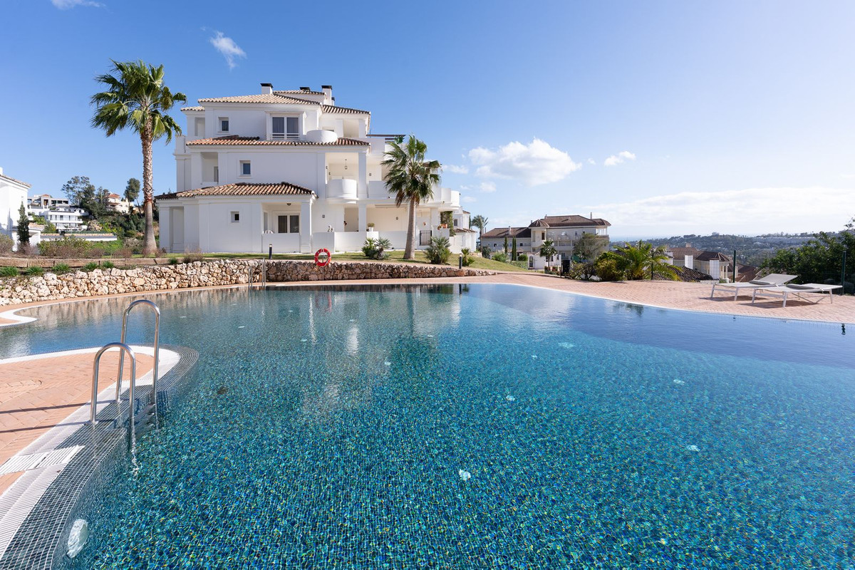 2 Bed Apartment for sale in Nueva Andalucía Costa Del Sol, Málaga, Spain